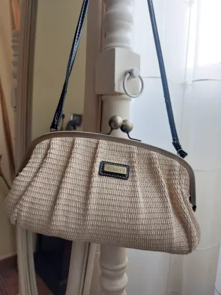 Bolso de fiesta beige. 26x15