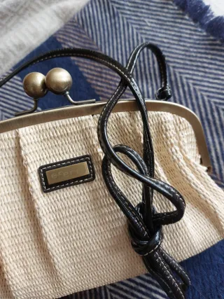 Bolso de fiesta beige. 26x15