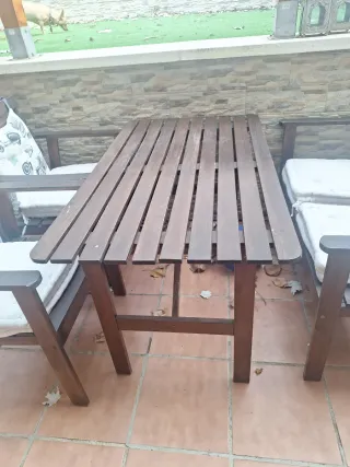 Conjunto mesa y sillas madera + cojines