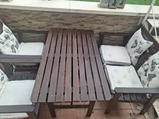 Conjunto mesa y sillas madera + cojines