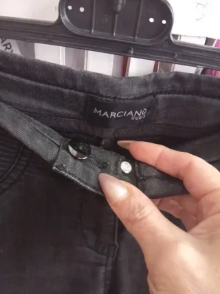 Pantalones Guess Marciano elásticos negros
