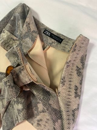 Minifalda pantalón Zara estampado serpiente