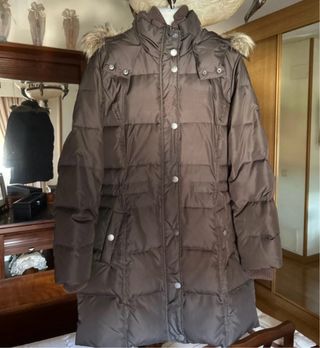 Abrigo plumífero marrón