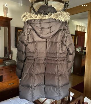 Abrigo plumífero marrón