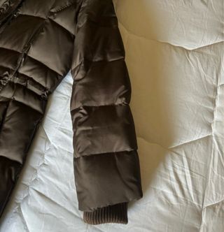 Abrigo plumífero marrón