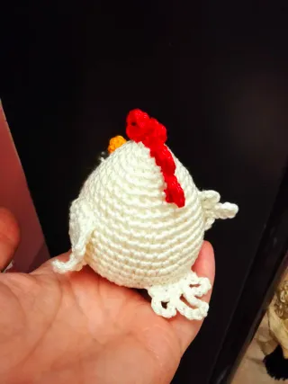 Pollo amigurumi fatto a mano