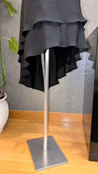 Falda larga negra asimétrica