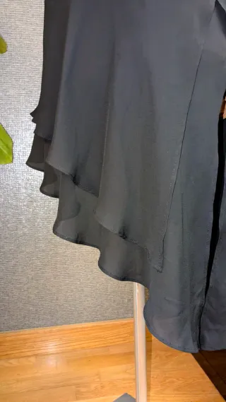 Falda larga negra asimétrica