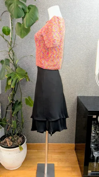 Falda larga negra asimétrica