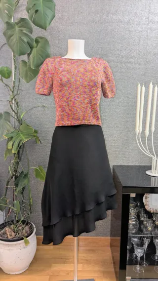 Falda larga negra asimétrica