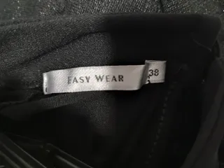 Camiseta fiesta lazo volante es larga.