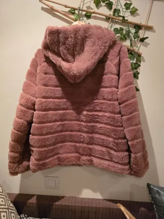 Chaqueta pelo sintético rosa talla 44
