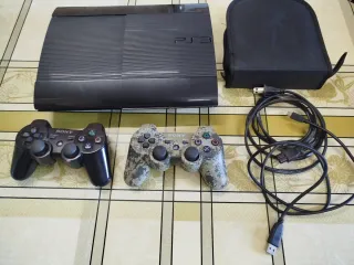 PS3 Super Slim 250GB + 2 Comandos(Versão americana