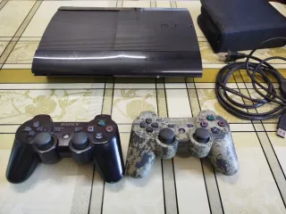 PS3 Super Slim 250GB + 2 Comandos(Versão americana