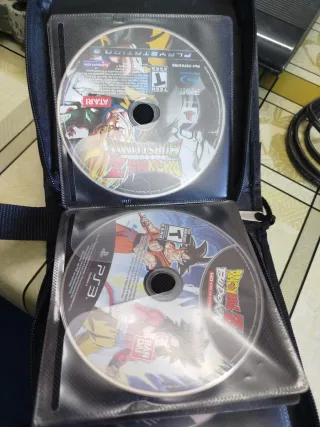 PS3 Super Slim 250GB + 2 Comandos(Versão americana