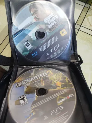 PS3 Super Slim 250GB + 2 Comandos(Versão americana