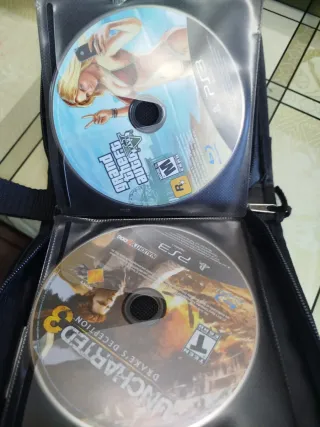 PS3 Super Slim 250GB + 2 Comandos(Versão americana