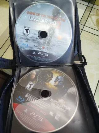 PS3 Super Slim 250GB + 2 Comandos(Versão americana