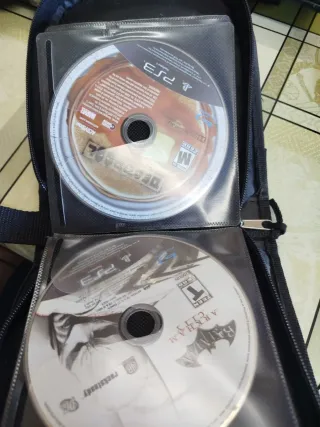 PS3 Super Slim 250GB + 2 Comandos(Versão americana