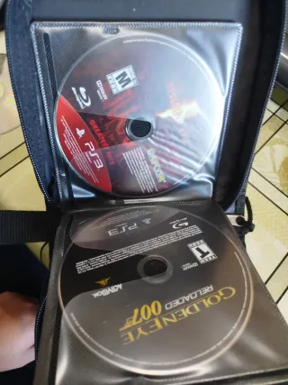 PS3 Super Slim 250GB + 2 Comandos(Versão americana