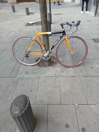 Bicicleta de carretera Zeus naranja