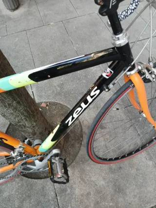 Bicicleta de carretera Zeus naranja