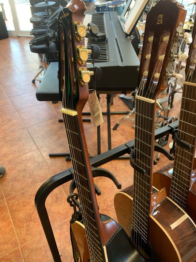 Guitarra Clásica Ovation Pro Series