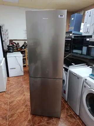 Frigorífico Hisense plateado