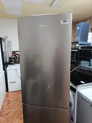 Frigorífico Hisense plateado