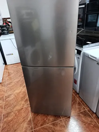 Frigorífico Hisense plateado