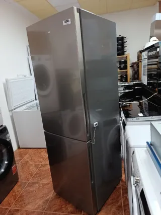 Frigorífico Hisense plateado