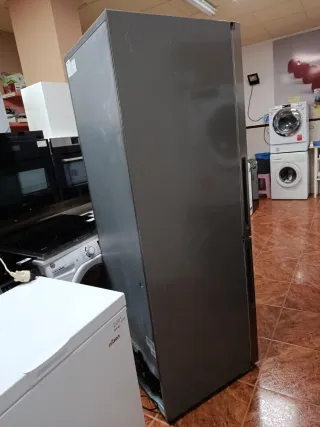 Frigorífico Hisense plateado