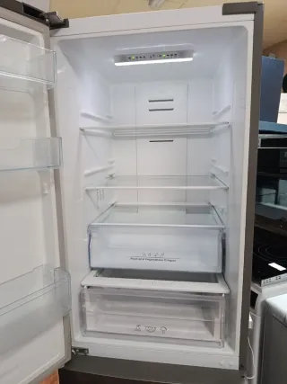 Frigorífico Hisense plateado