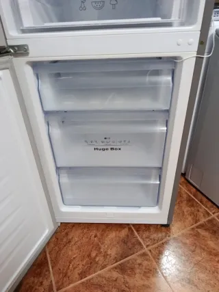 Frigorífico Hisense plateado
