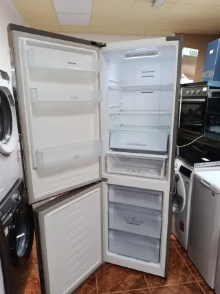Frigorífico Hisense plateado