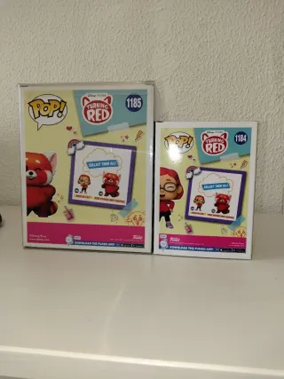 Funko Pops panda rojo