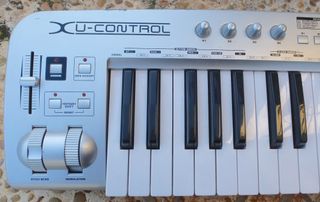 Behringer UMX49 Teclado Master MIDI USB