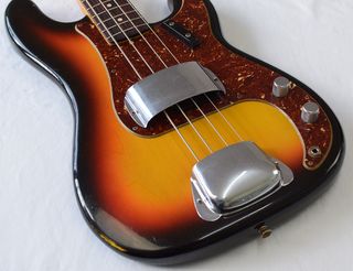 PROTECTOR GUITARRA BAJO PASTILLA CON TORNILLOS NEW