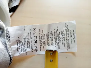 Vestido blanco y negro de Fórmula Joven