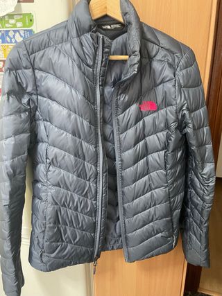 Chaqueta The North Face gris y rosa