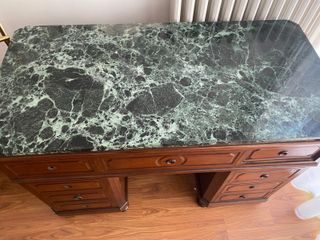 Escritorio clásico madera y mármol