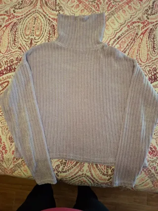 Jersey Stradivarius cuello alto morado