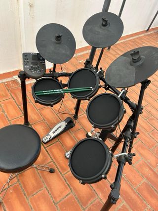 Batería Electrica Alesis  + Sillón de regalo
