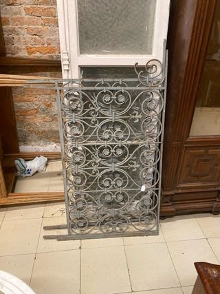 Juego de mesa antiguo con figuras