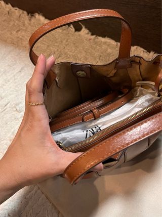 Bolso Zara Marrón tostado con abalorios.