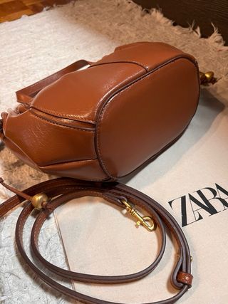 Bolso Zara Marrón tostado con abalorios.