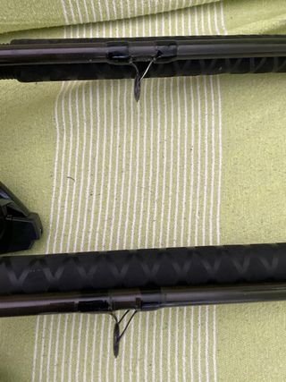 2 Canne da pesca per siluro con mulinelli