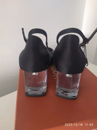 Zapatos de tacón negros