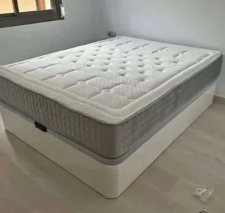 Canapés, colchón y cabezal