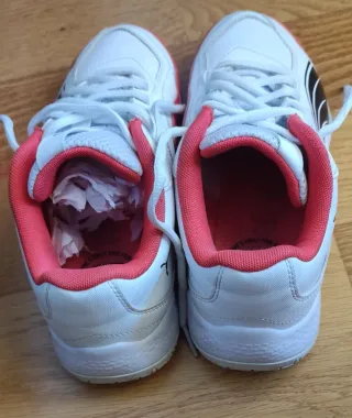 Zapatillas Puma niña pádel blancas y rojas talla 3